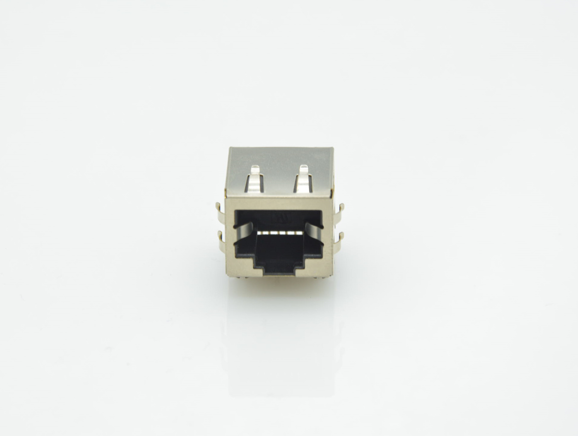 RJ45,屏蔽帶彈片，長(zhǎng)度18.6mm